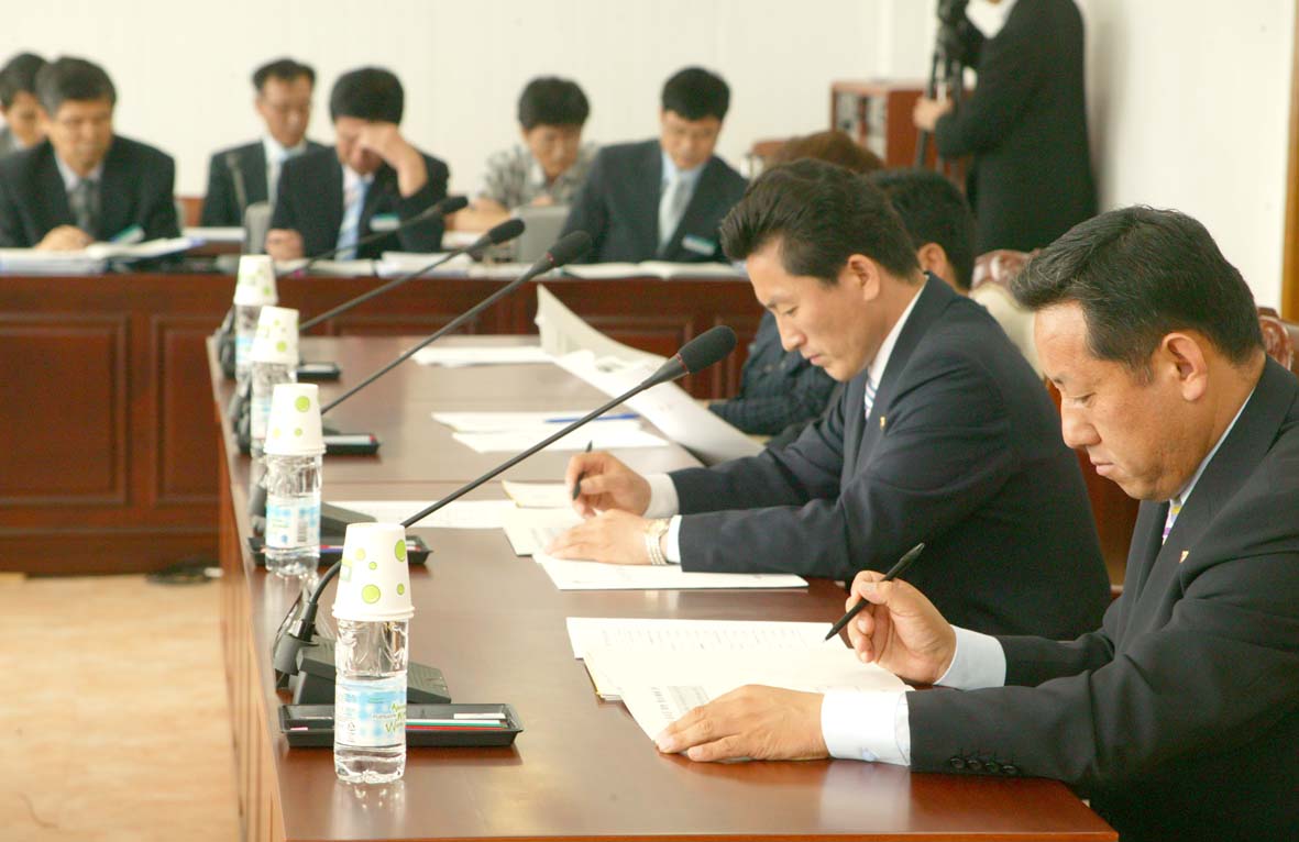활발한 상임위원회 활동, 도정주요 업무보고 받아  대표이미지
