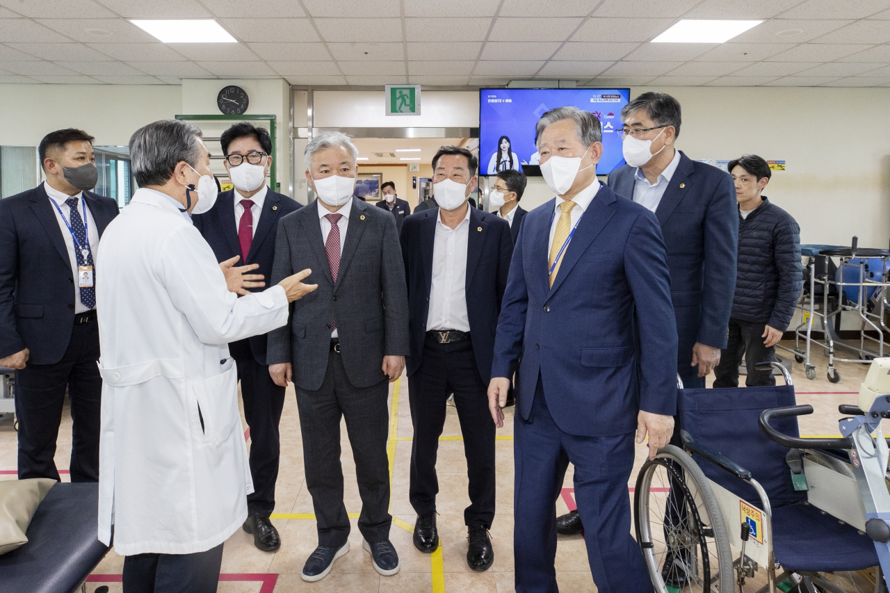 행정보건복지위원회 현지확인(경상북도 노인전문간호센터, 경북도립노인전문병원) 이미지(24)