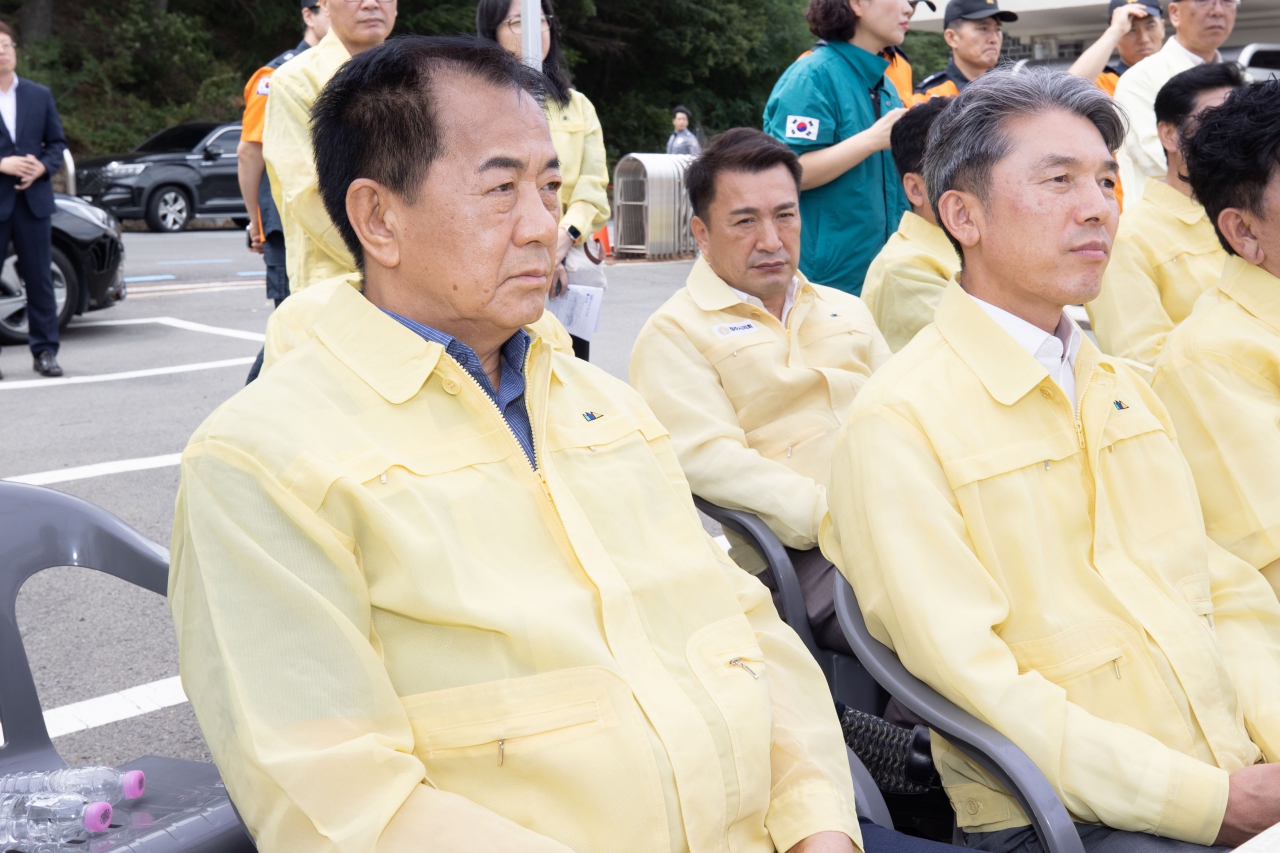 폭염 가뭄 피해지역 현지확인 경주 덕동댐 이미지(13)