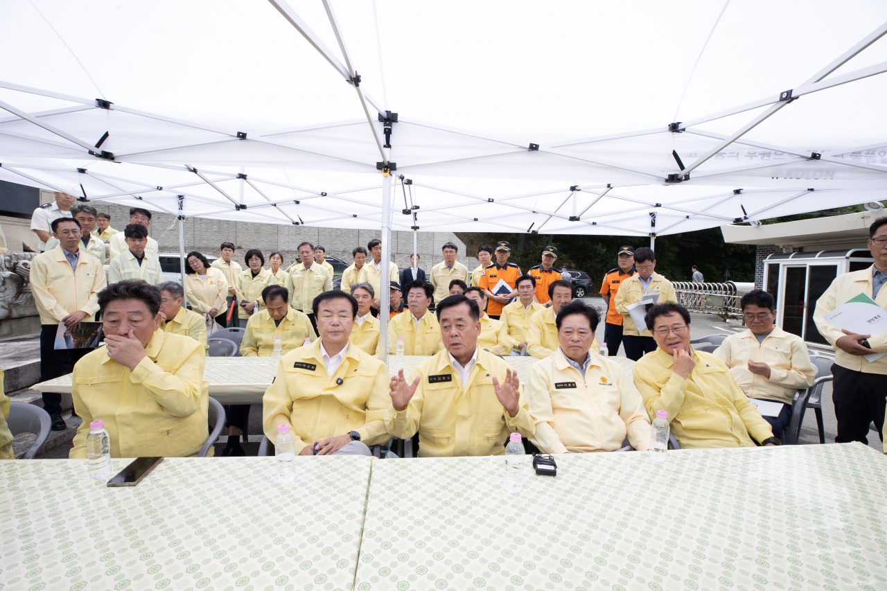 폭염 가뭄 피해지역 현지확인 경주 덕동댐 이미지(6)
