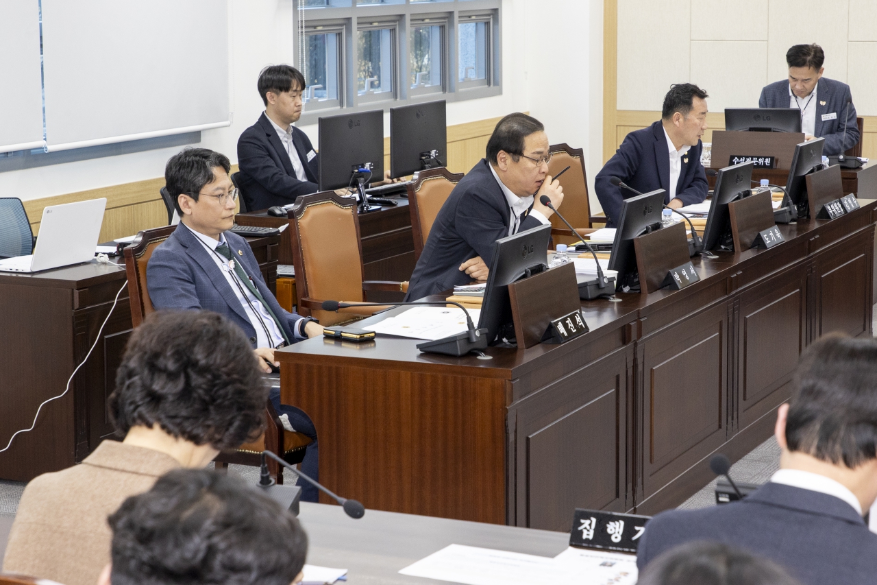 제353회 임시회 행정보건복지위원회  이미지(2)