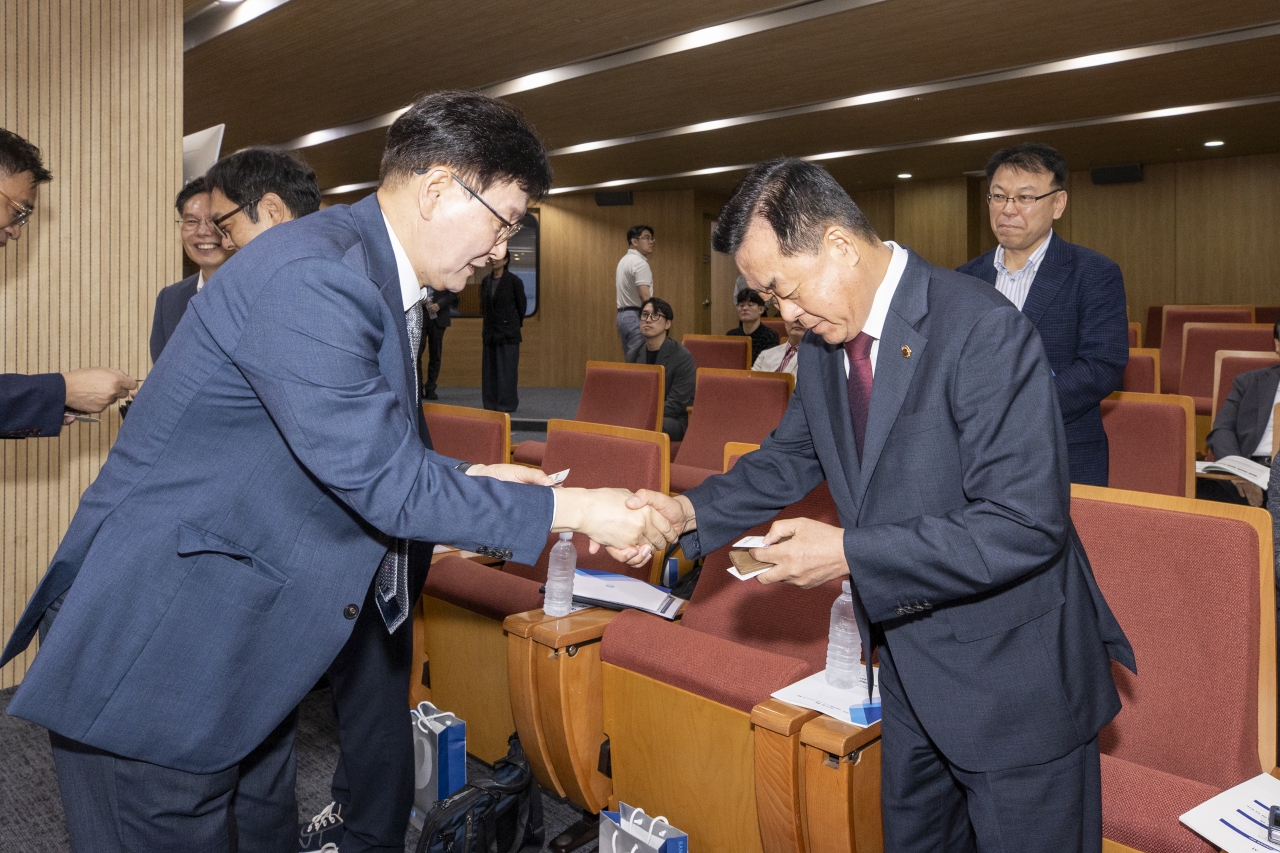 Post-APEC 시대, 관광산업기반 경북의 지속가능 발전 전략 세미나 이미지(3)