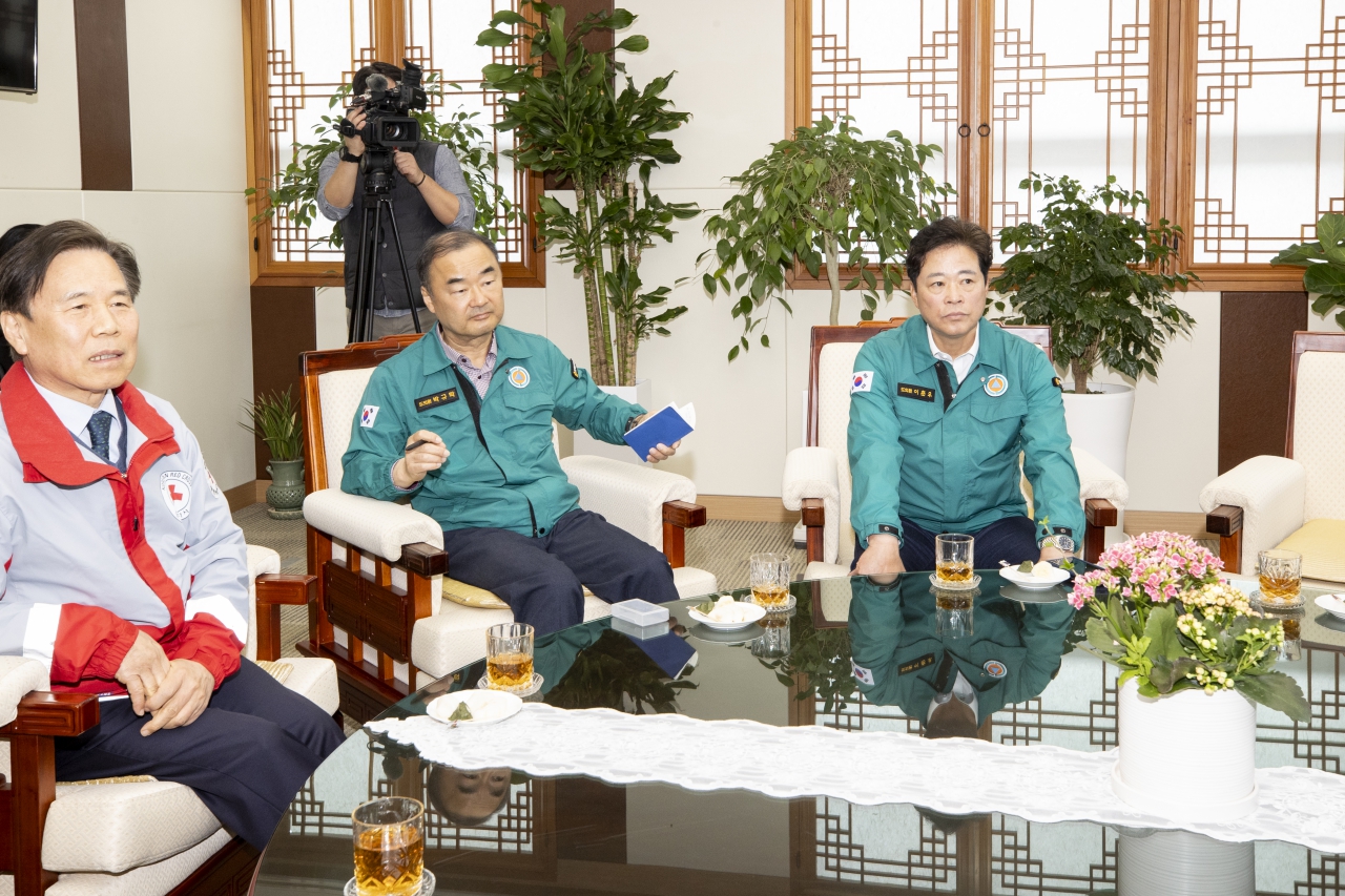 서울시의회 영남지역 산불 피해복구 지원 성금전달 이미지(14)