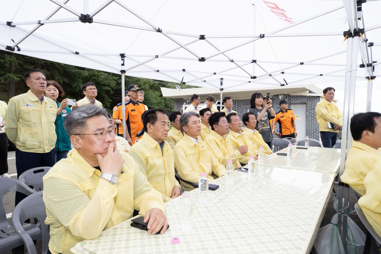 폭염 가뭄 피해지역 현지확인 경주 덕동댐 이미지(4)