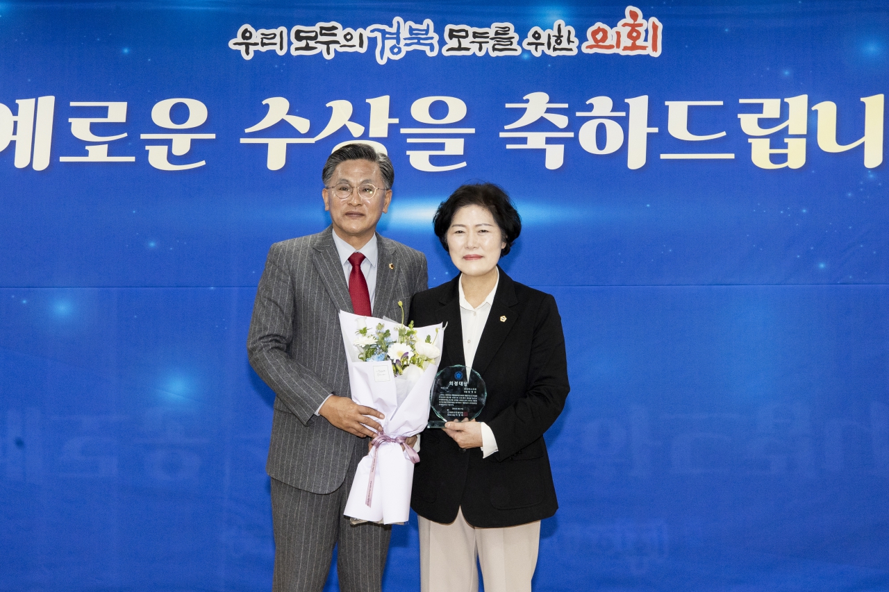 의원 수상 의장님 전수식 이미지(9)
