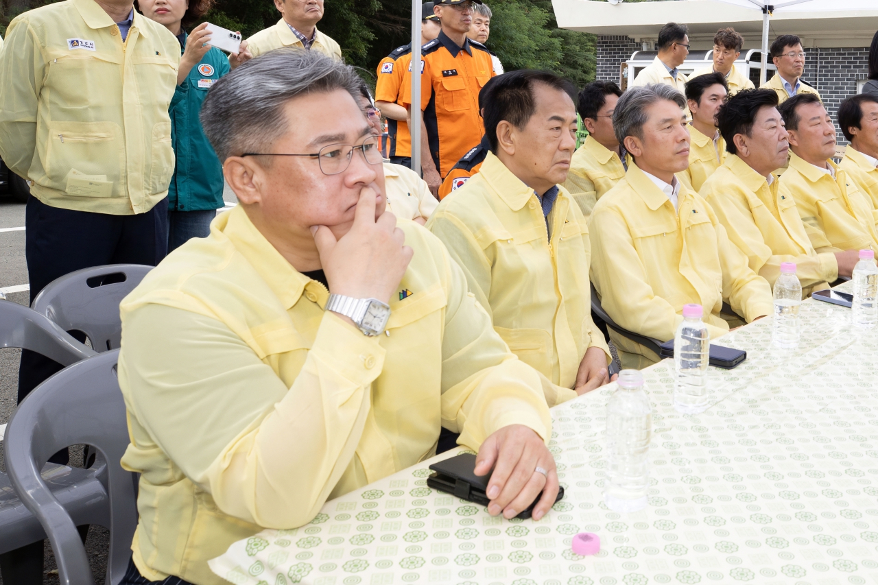 폭염 가뭄 피해지역 현지확인 경주 덕동댐 이미지(12)