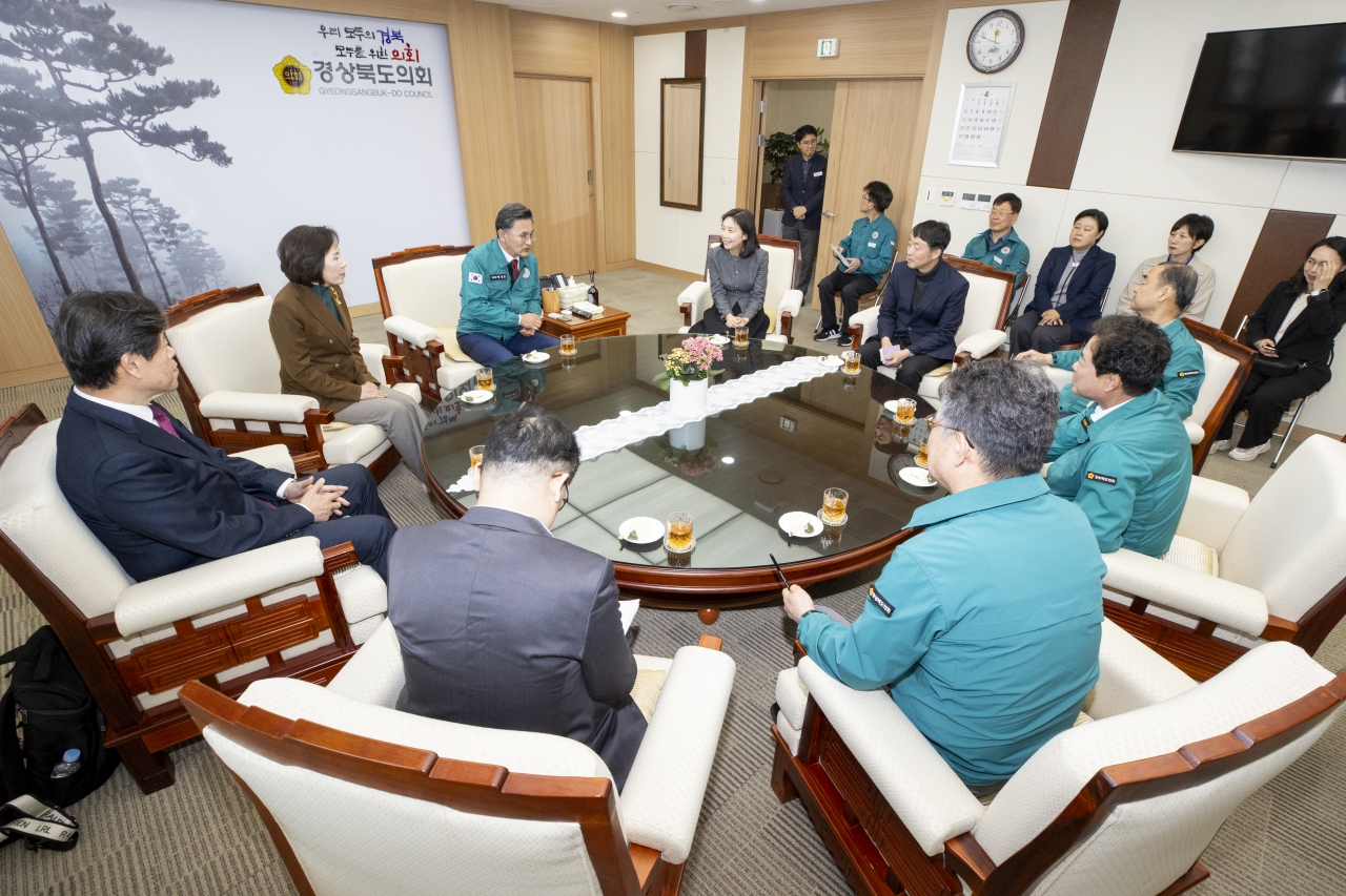서울시의회 영남지역 산불 피해복구 지원 성금전달 이미지(7)