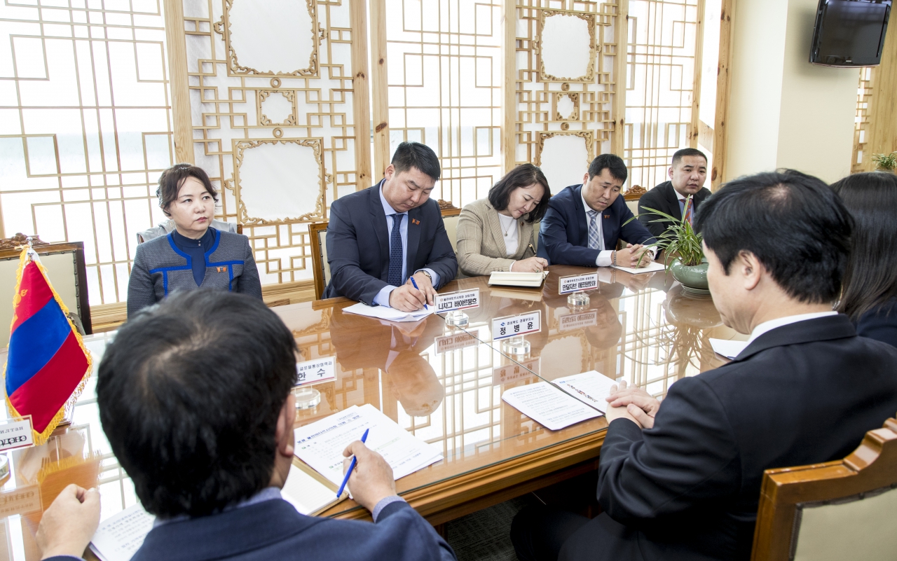 12월 6일 울란바토르시의회 대표단, 경북도의회 친선교류 방문 이미지(10)