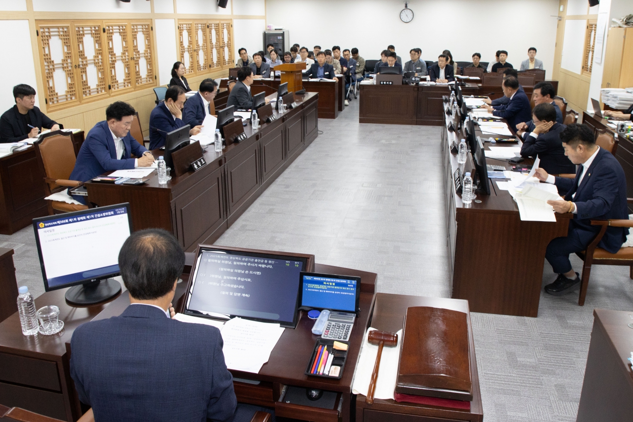 제366회 제1차 정례회 건설소방위원회 이미지(8) 제366회 제1차 정례회 건설소방위원회 이미지(8)