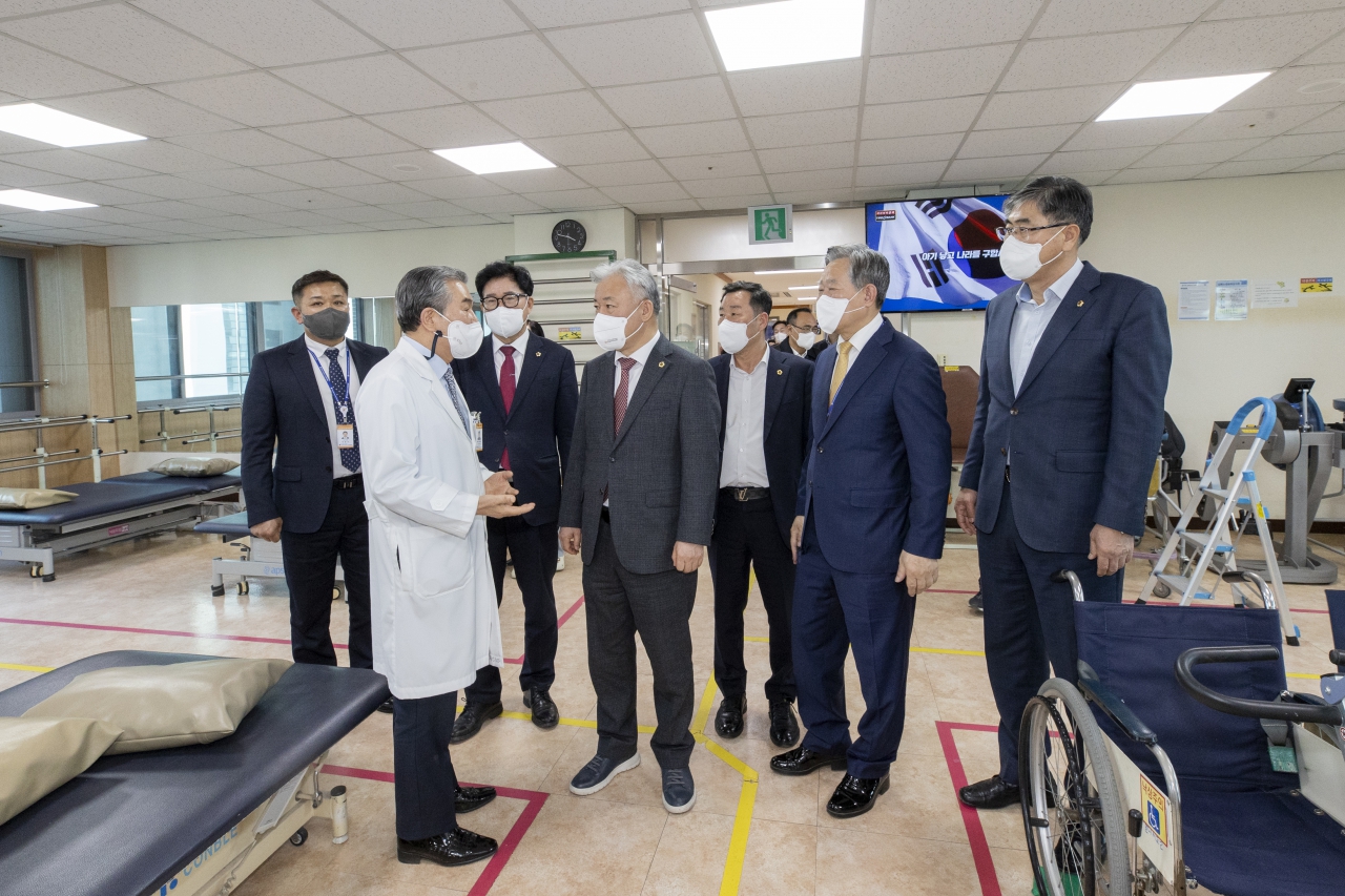 행정보건복지위원회 현지확인(경상북도 노인전문간호센터, 경북도립노인전문병원) 이미지(22)