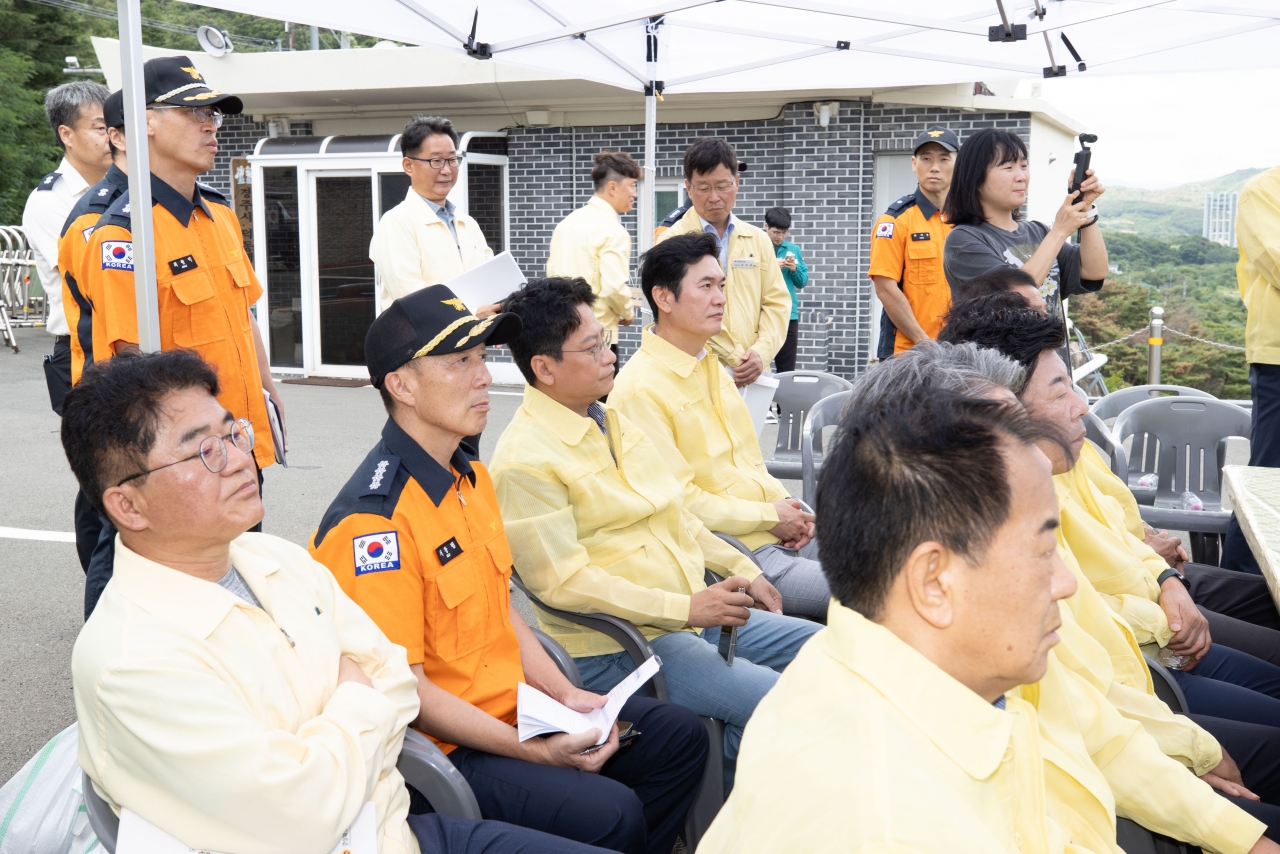 폭염 가뭄 피해지역 현지확인 경주 덕동댐 이미지(5)