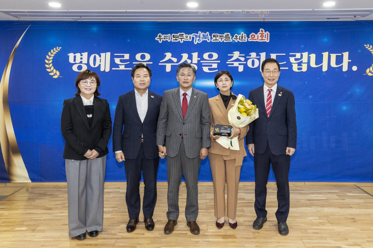 의원 수상 의장님 전수식 이미지(3)