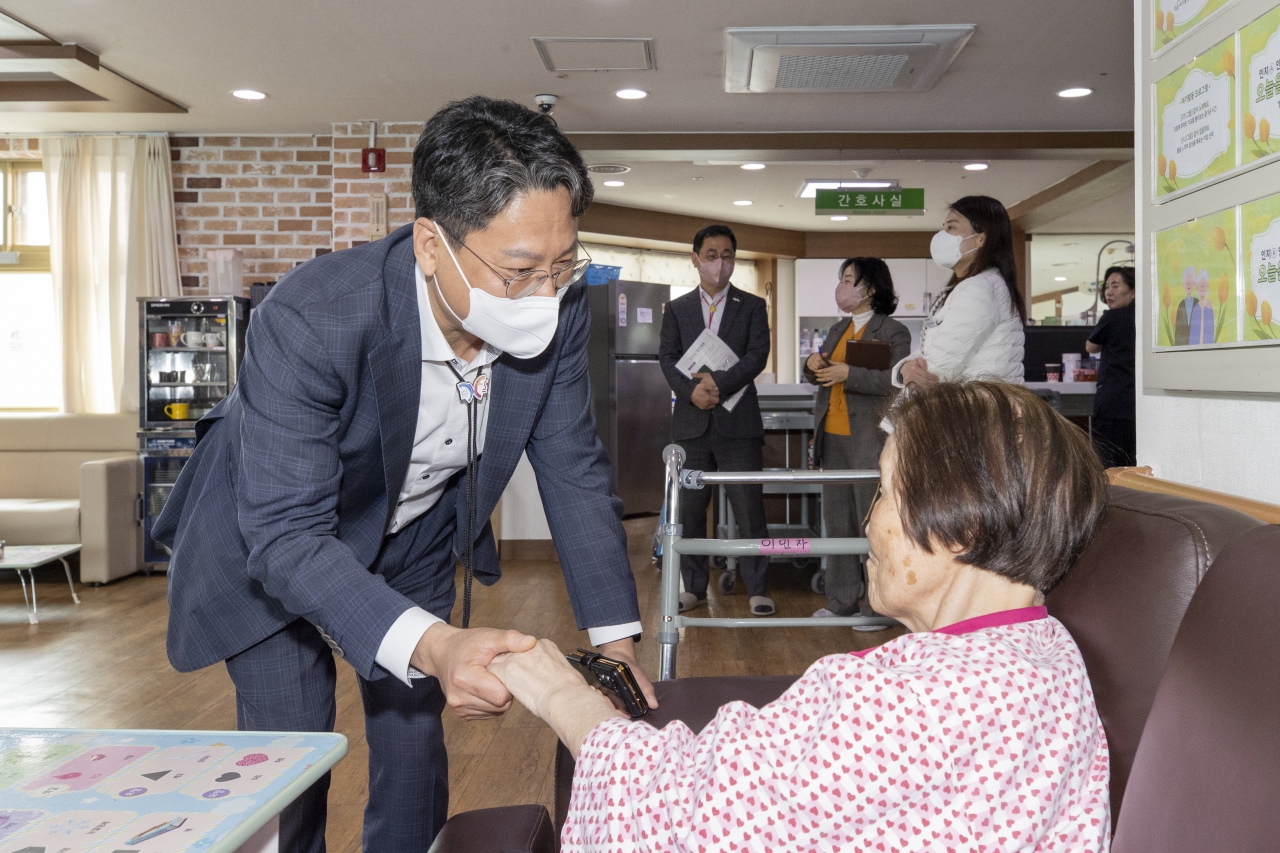행정보건복지위원회 현지확인(경상북도 노인전문간호센터, 경북도립노인전문병원) 이미지(49)