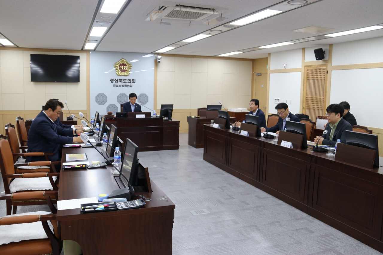 경상북도의회 의원(현안)연구단체 「꿀벌바이러스연구회」 연구용역 중간보고회 개최 이미지(3)