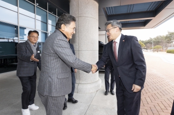 진일표 주부산 중국총영사 도의회 방문 대표이미지