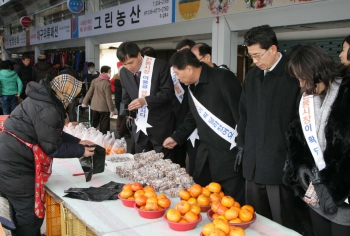 경북도의회사무처 직원 의성 재래시장 장보기 대표이미지