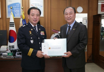 이상효 의장, 경북경찰청 전투경찰대 위문 대표이미지